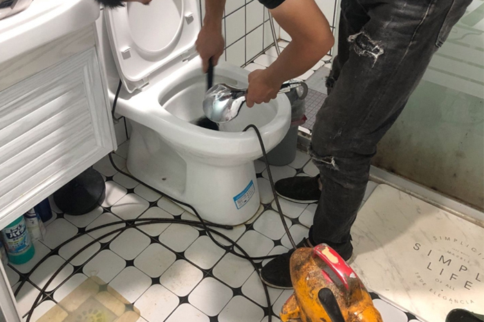 南康马桶堵塞自己疏通还是找师傅？专业上门服务让你省时更省心
